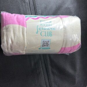NWT Poolside Leisure Club Beach Towel